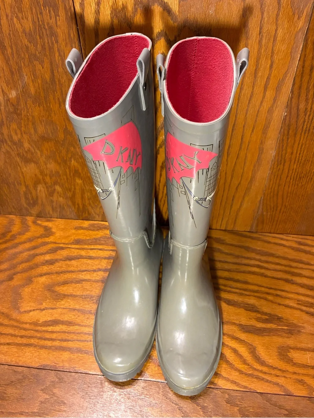 DKNY RAIN Graphic Gray Rubber Rain Boots Waterproof Pink Accent Women’s 8